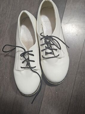 White Lace-Up Women's Oxford Flats with Black Laces